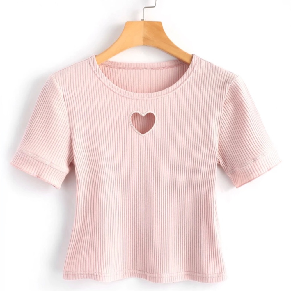 Cropped shirt with heart cut